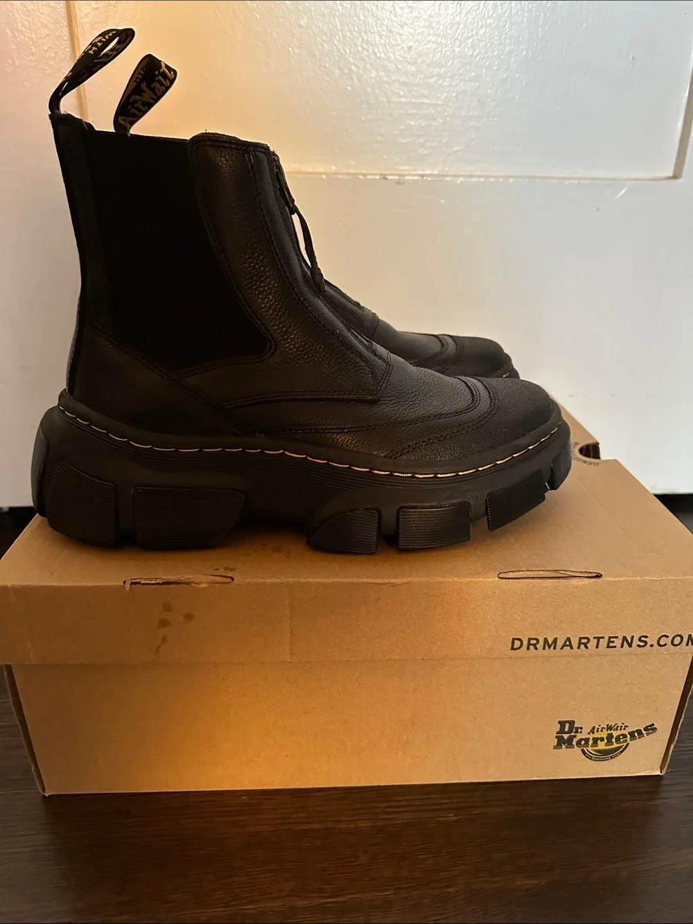 Dr. Martens DMXL Zip  Black Front-Zip Chelsea Boots Womens 8 Men’s 7